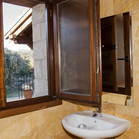 La Fontana De Gredos Διαμέρισμα Navaluenga