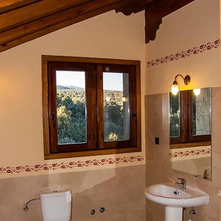 La Fontana De Gredos * نافالوينغا